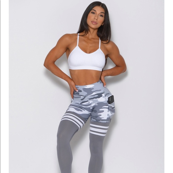 Bombshell Sportswear Pants - Bombshell pocket camo leggings size M